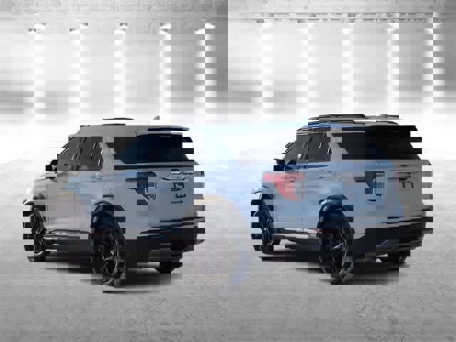 Used 2022 Ford Explorer XLT w/ Equipment Group 202A image 6
