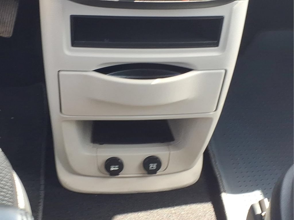 Used 2020 Dodge Grand Caravan SE w/ UConnect Hands-Free Group FWD image 17