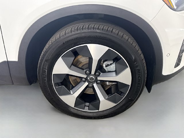 Used 2026 Volvo XC40 B5 Plus AWD/4WD image 31