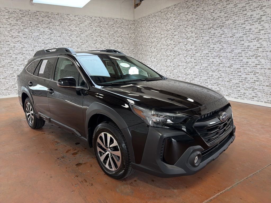 Used 2023 Subaru Outback Premium image 9
