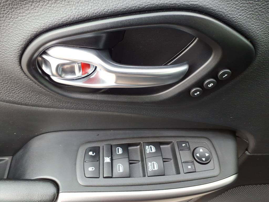 Used 2022 Jeep Cherokee Limited AWD/4WD image 20