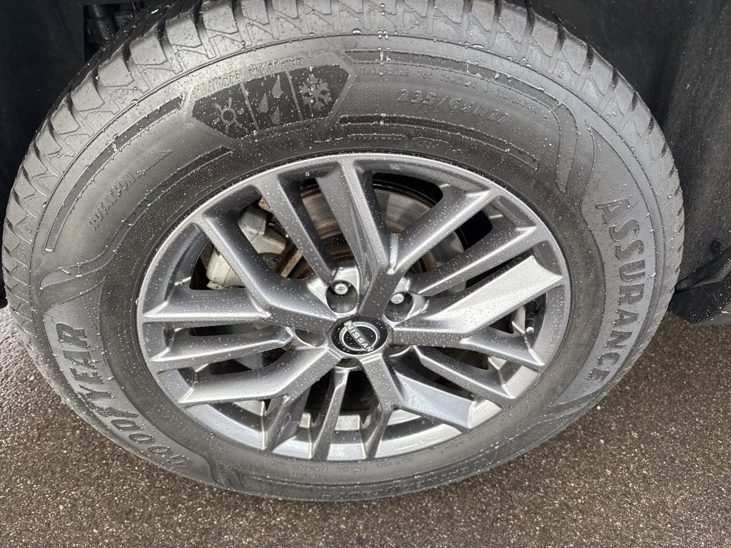 Used 2024 Nissan Rogue S image 30