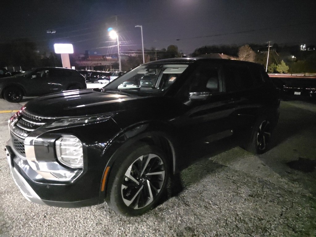 Used 2023 Mitsubishi Outlander SE