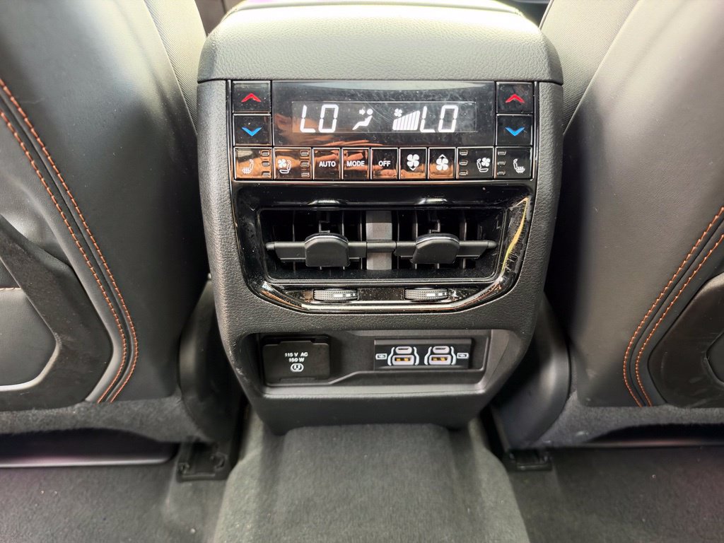Used 2023 Jeep Grand Cherokee L Summit AWD/4WD image 36