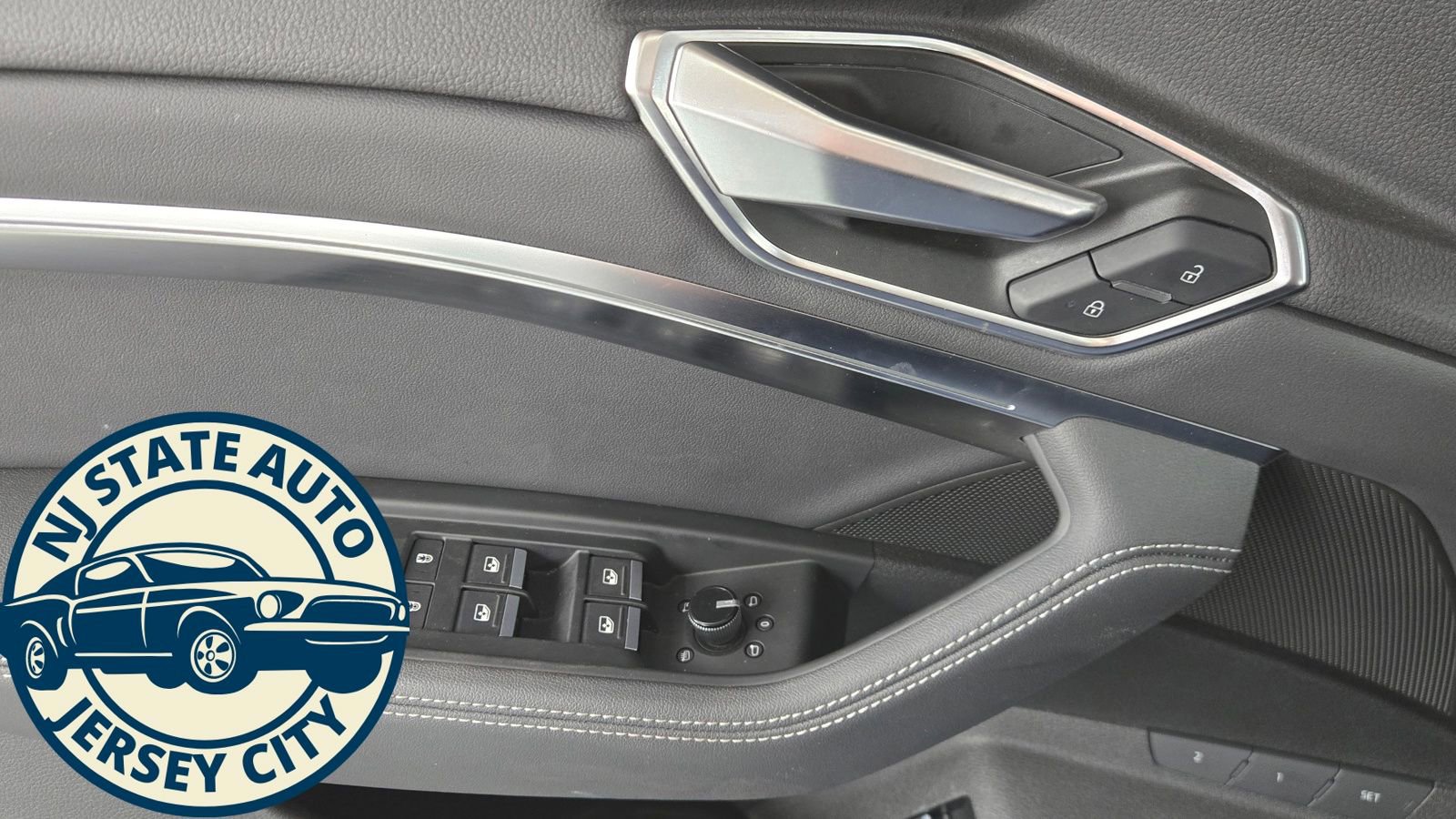 Used 2022 Audi e-tron Premium w/ Convenience Plus Package image 28