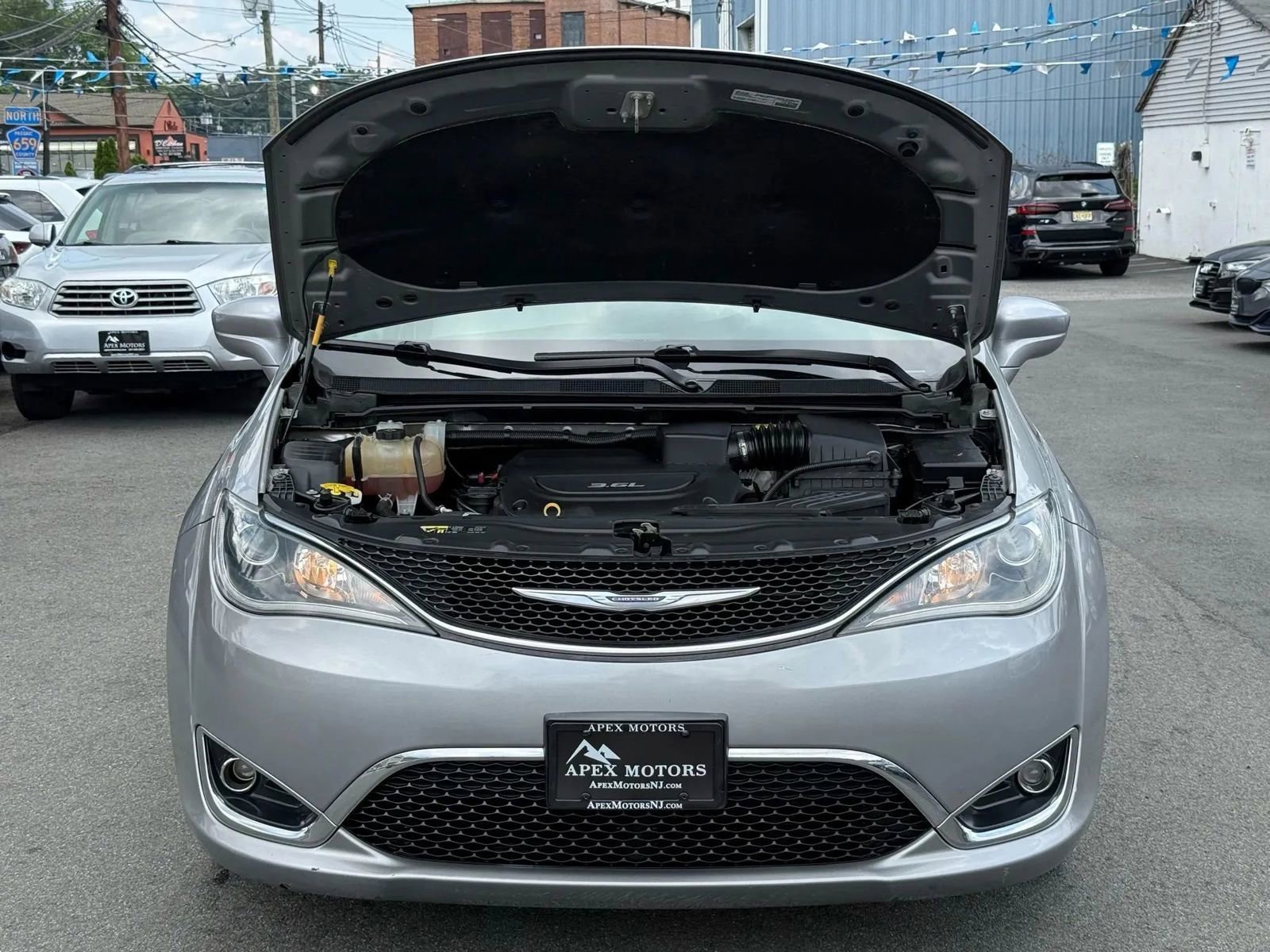 Used 2017 Chrysler Pacifica Touring-L w/ Tire & Wheel Group image 64