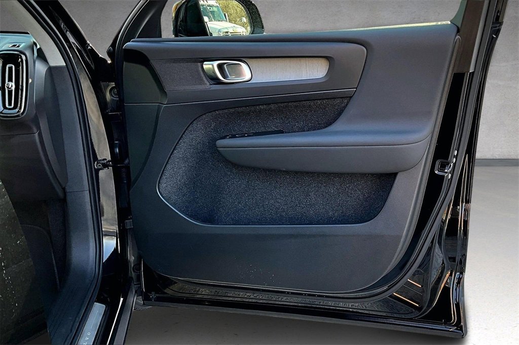 Used 2026 Volvo XC40 B5 Plus w/ Protection Package Premier image 27