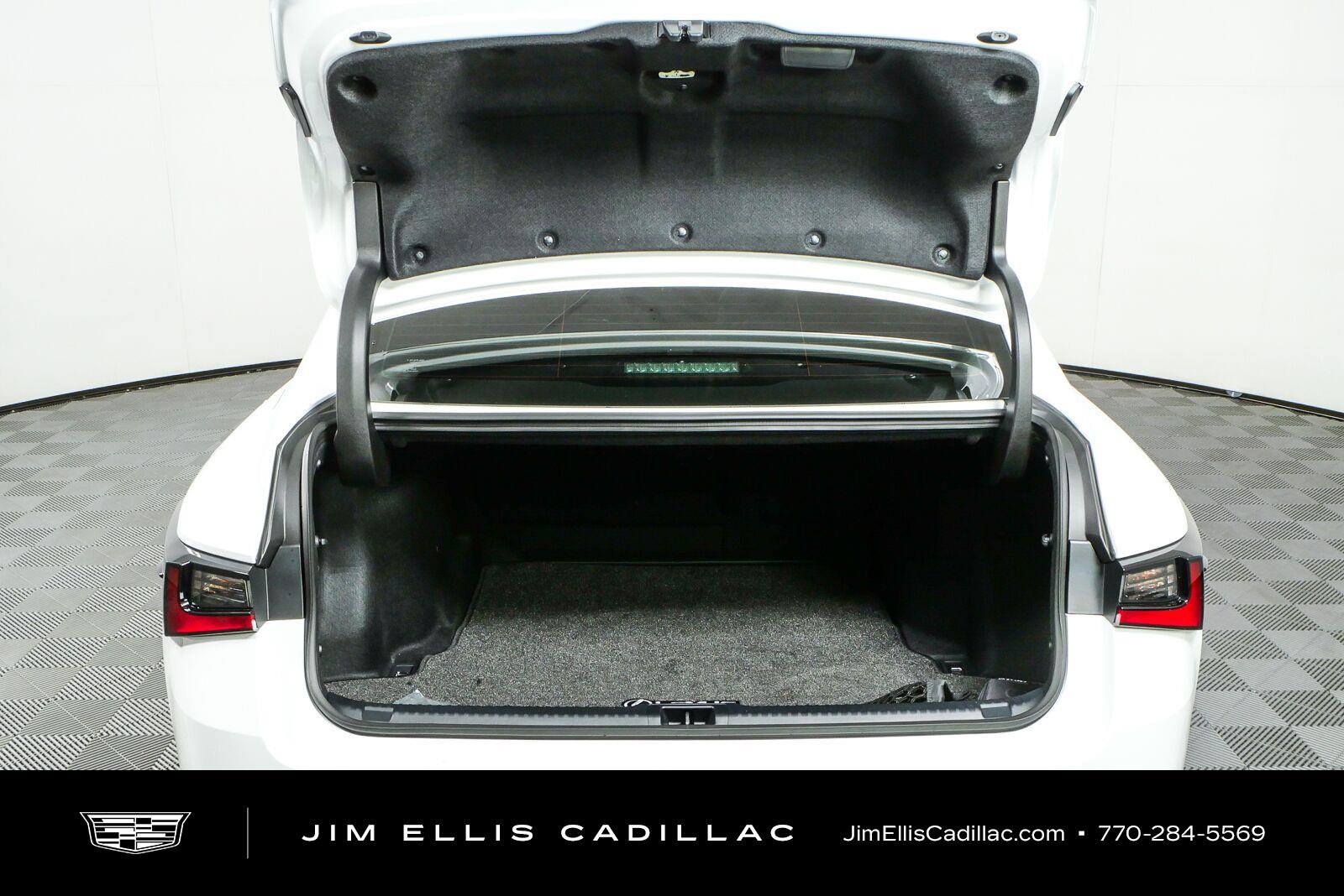 Used 2025 Lexus IS 500 w/ Accessory Package 2 RWD image 32