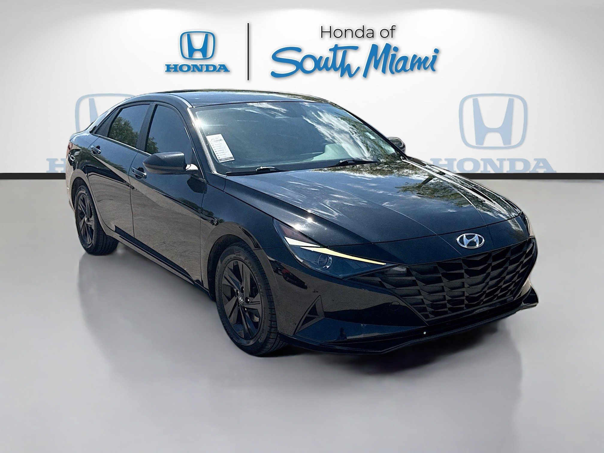 Used 2023 Hyundai Elantra SE w/ Cargo Package