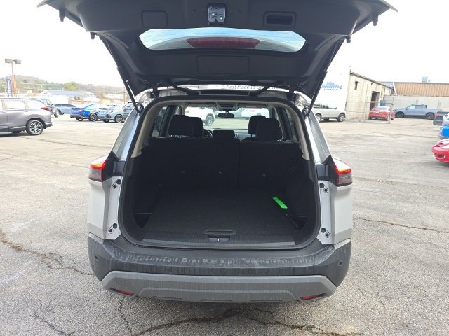 Used 2023 Nissan Rogue SV image 5