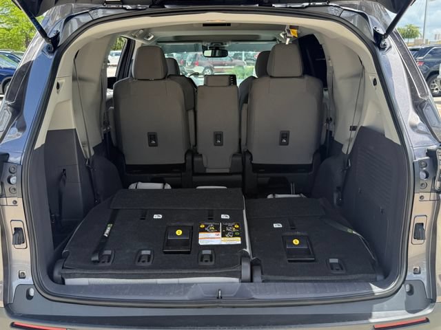 Used 2023 Toyota Sienna LE w/ LE Plus Package FWD image 26