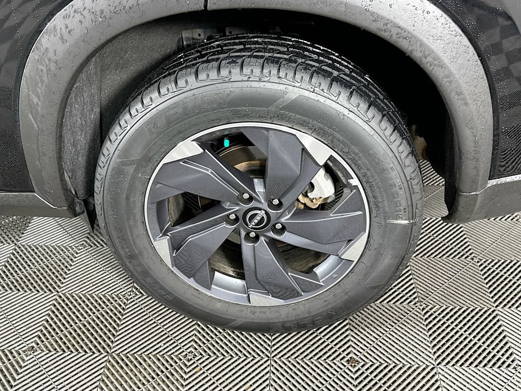 Used 2025 Nissan Rogue SV image 36