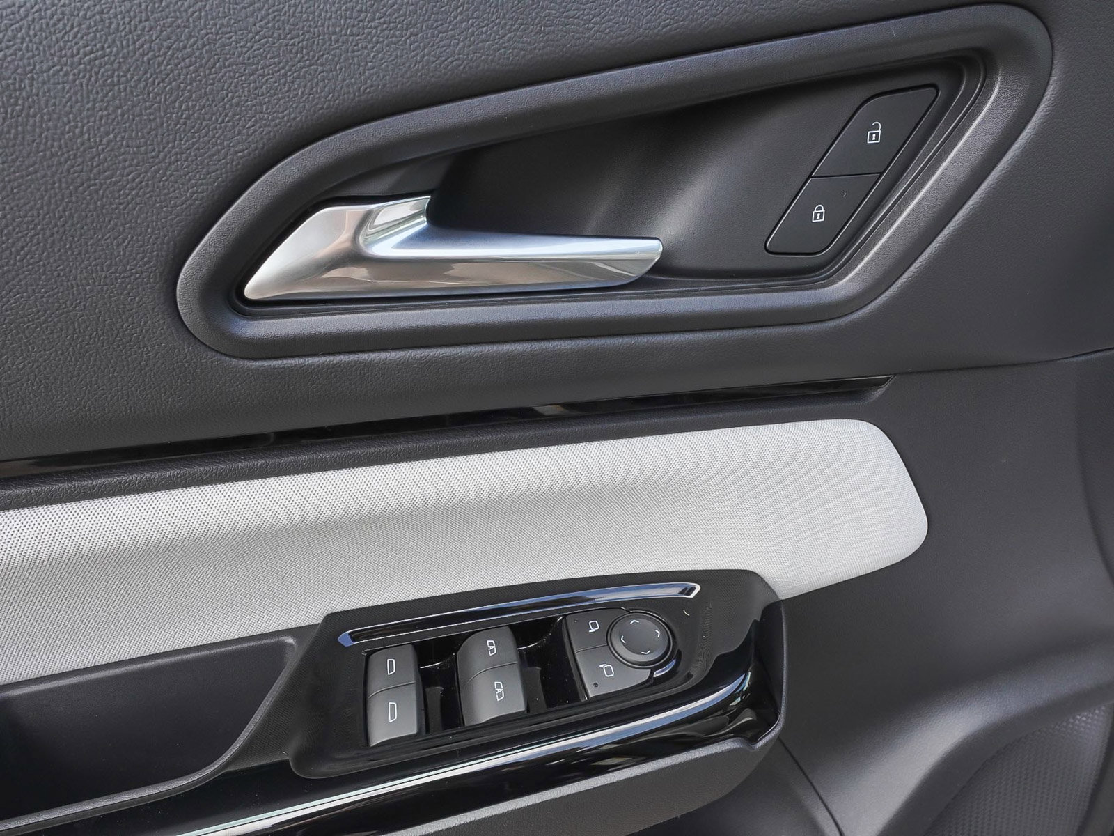 Used 2025 Honda Prologue EX image 10