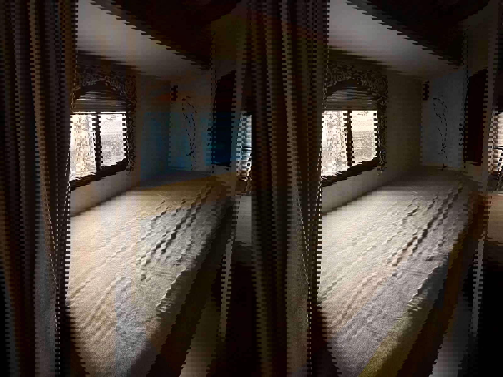 Used 2011 Ford E-450 and Econoline 450 Super Duty w/ Motorhome Prep Pkg image 22