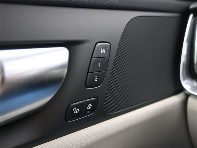 Used 2025 Volvo S60 B5 Plus image 27