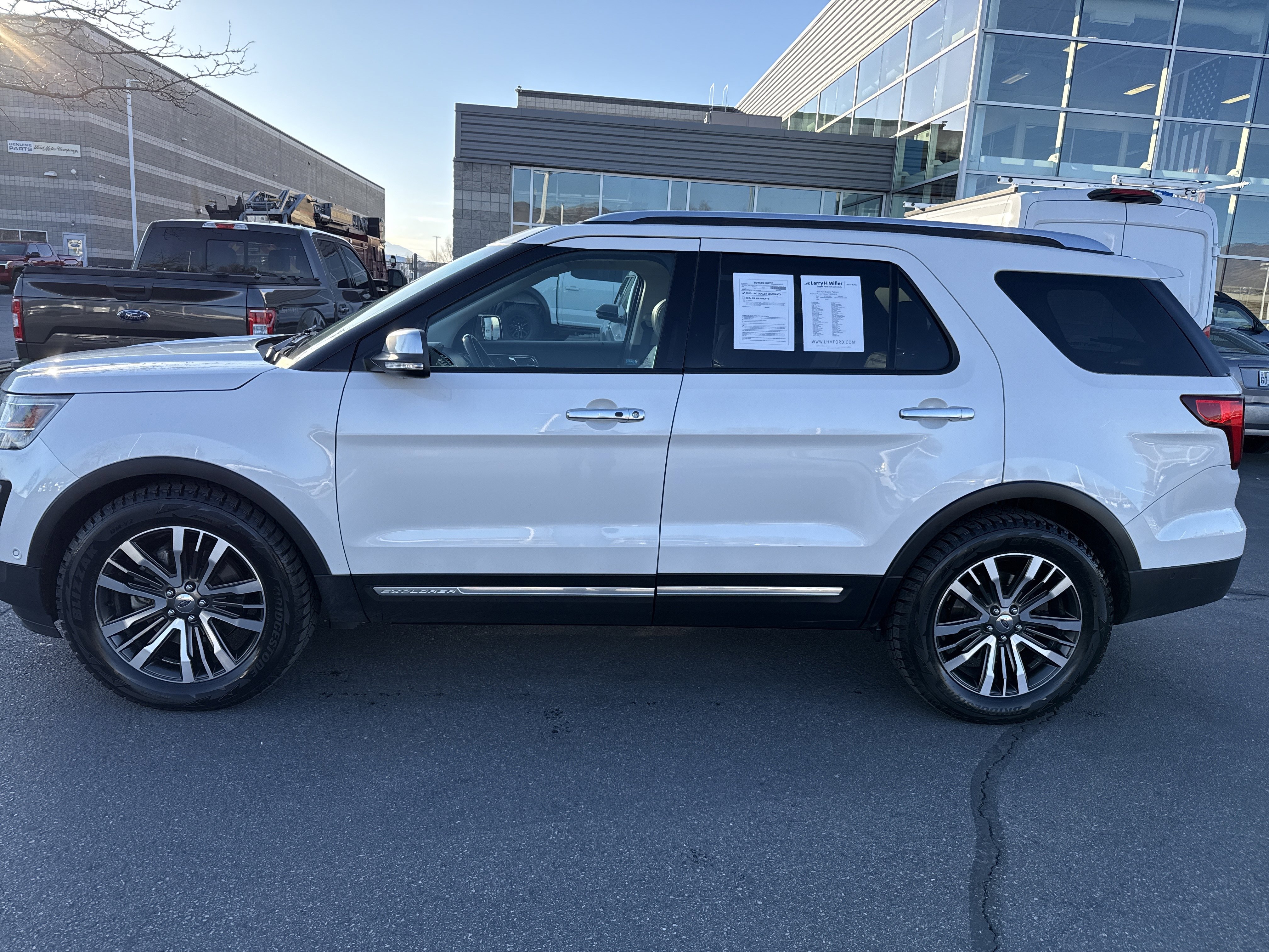 Used 2016 Ford Explorer Platinum image 2