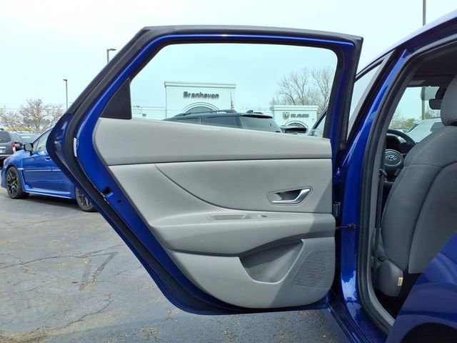 Used 2023 Hyundai Elantra Blue w/ Preferred Accessory Package image 12