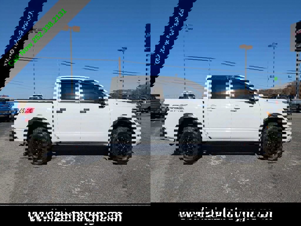 Used 2021 Nissan Titan PRO-4X w/ Pro-4x Convenience Package image 2