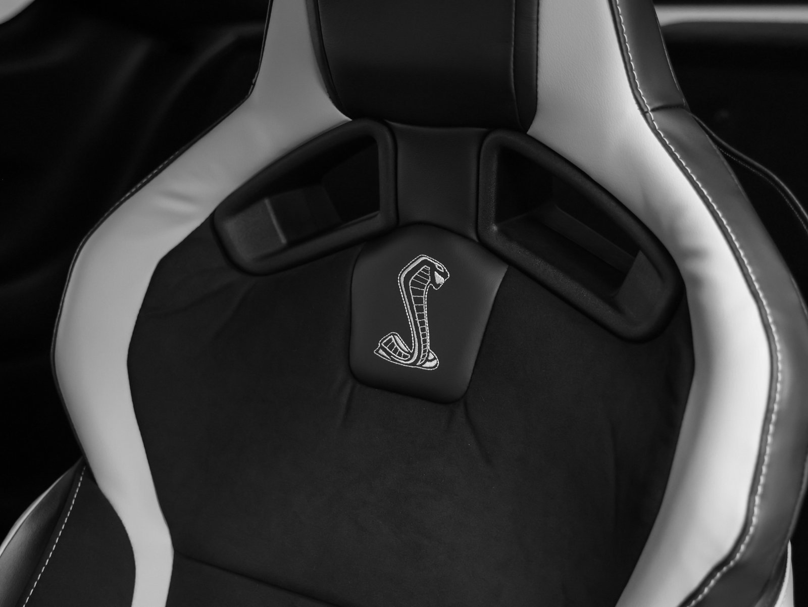 Used 2020 Ford Mustang Shelby GT500 w/ Carbon Fiber Track Pack image 64