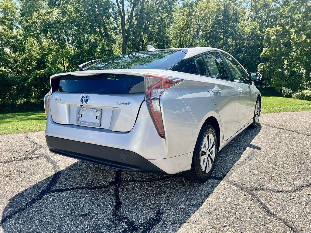 Used 2017 Toyota Prius Three w/ Carpet Mat Package FWD image 6