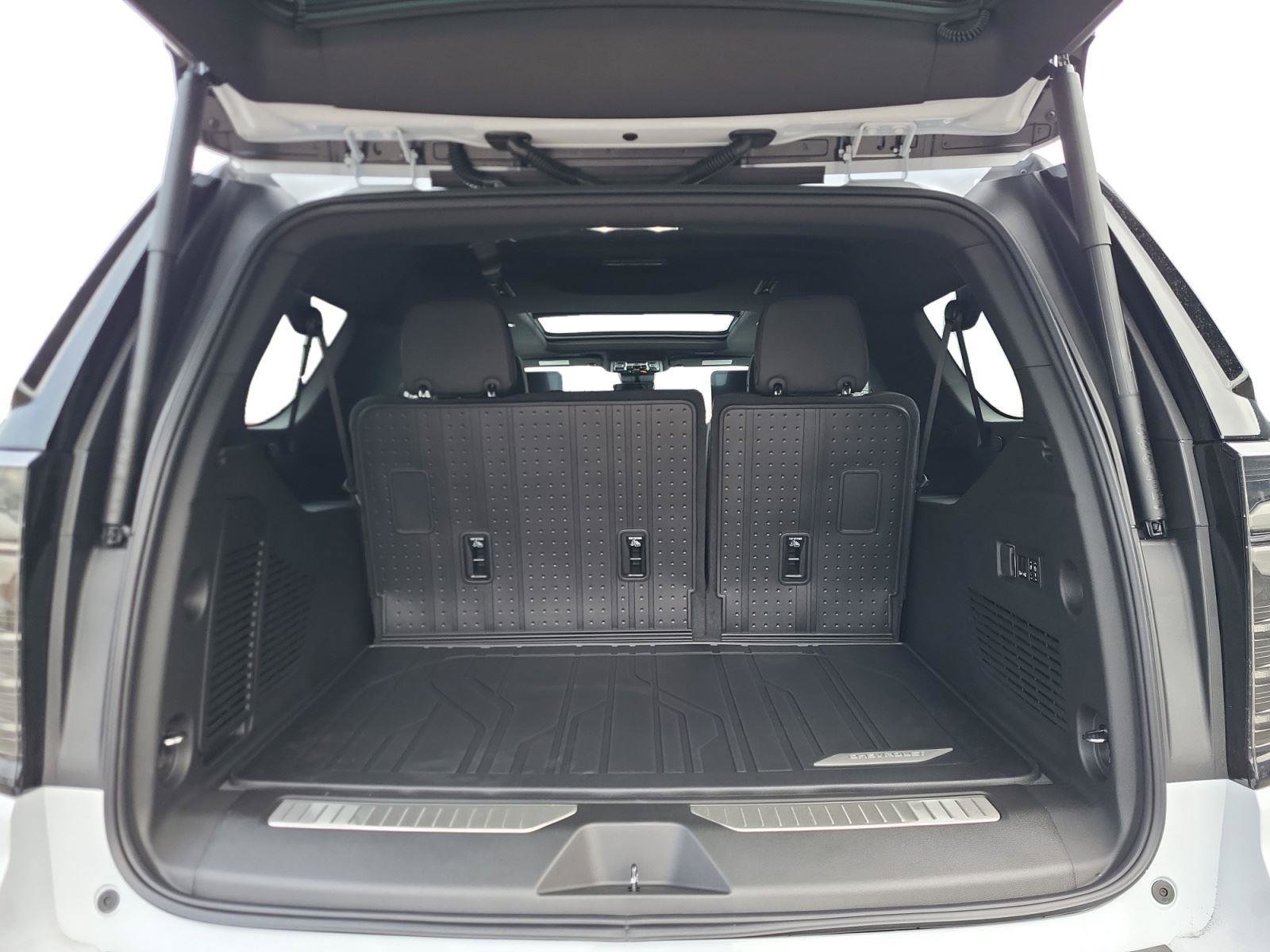 New 2026 Chevrolet Suburban High Country image 23