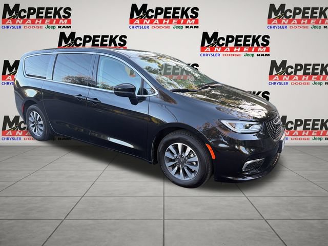 Used 2023 Chrysler Pacifica Touring-L FWD image 7