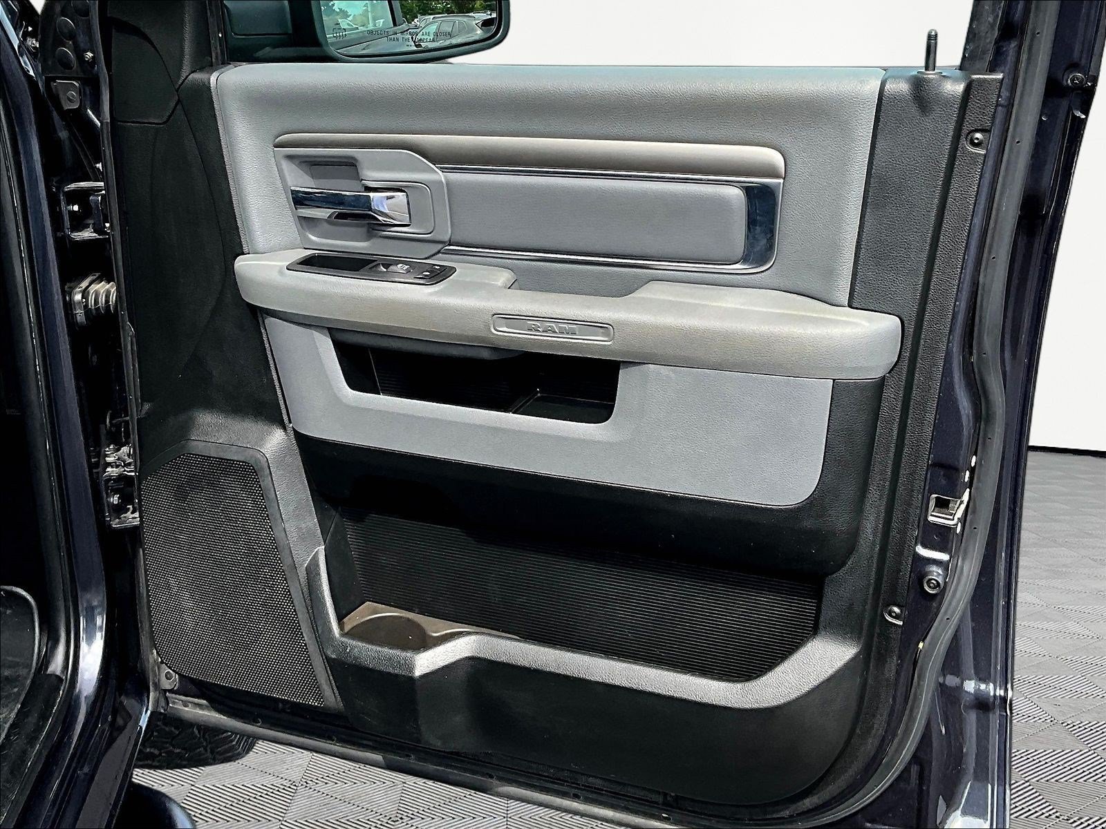 Used 2020 RAM 1500 Classic SLT AWD/4WD image 26