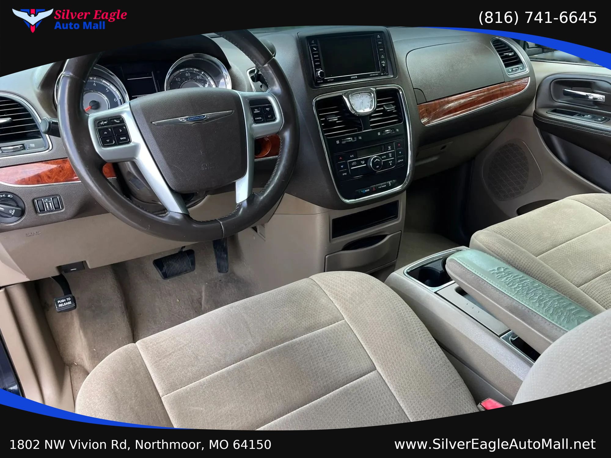 Used 2014 Chrysler Town & Country Touring FWD image 7