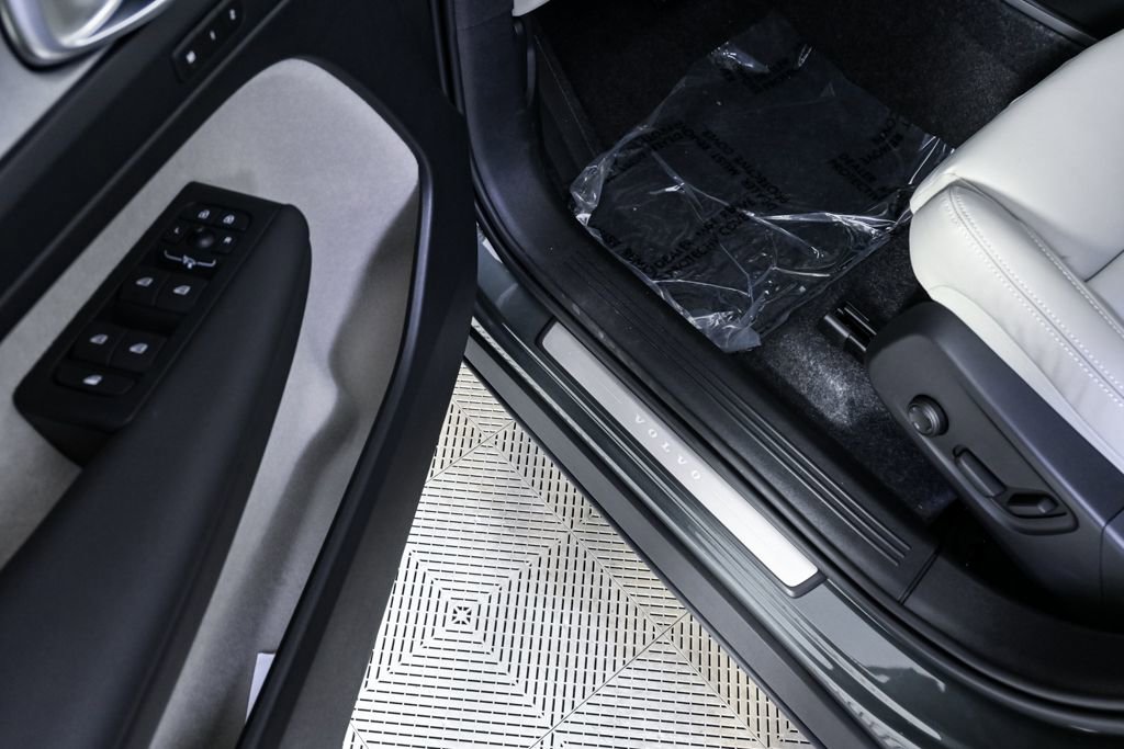 New 2026 Volvo XC40 B5 Plus w/ Climate Package image 7