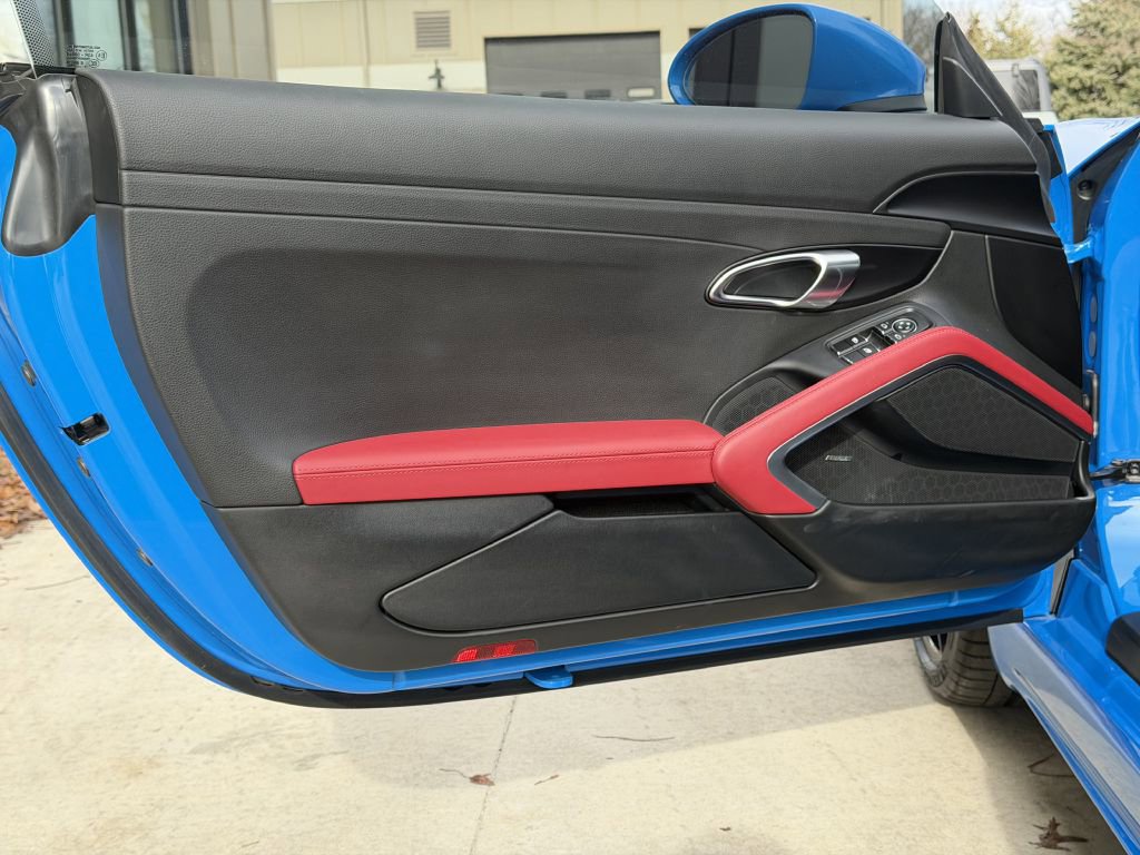 Used 2025 Porsche 718 Cayman w/ Sport Chrono Package image 18