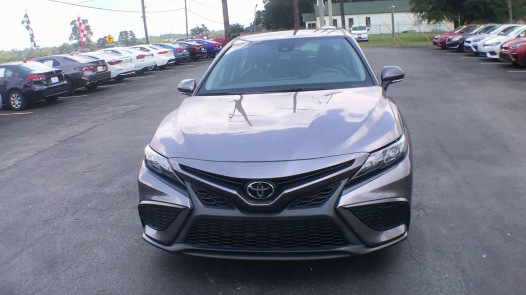 Used 2023 Toyota Camry SE image 3