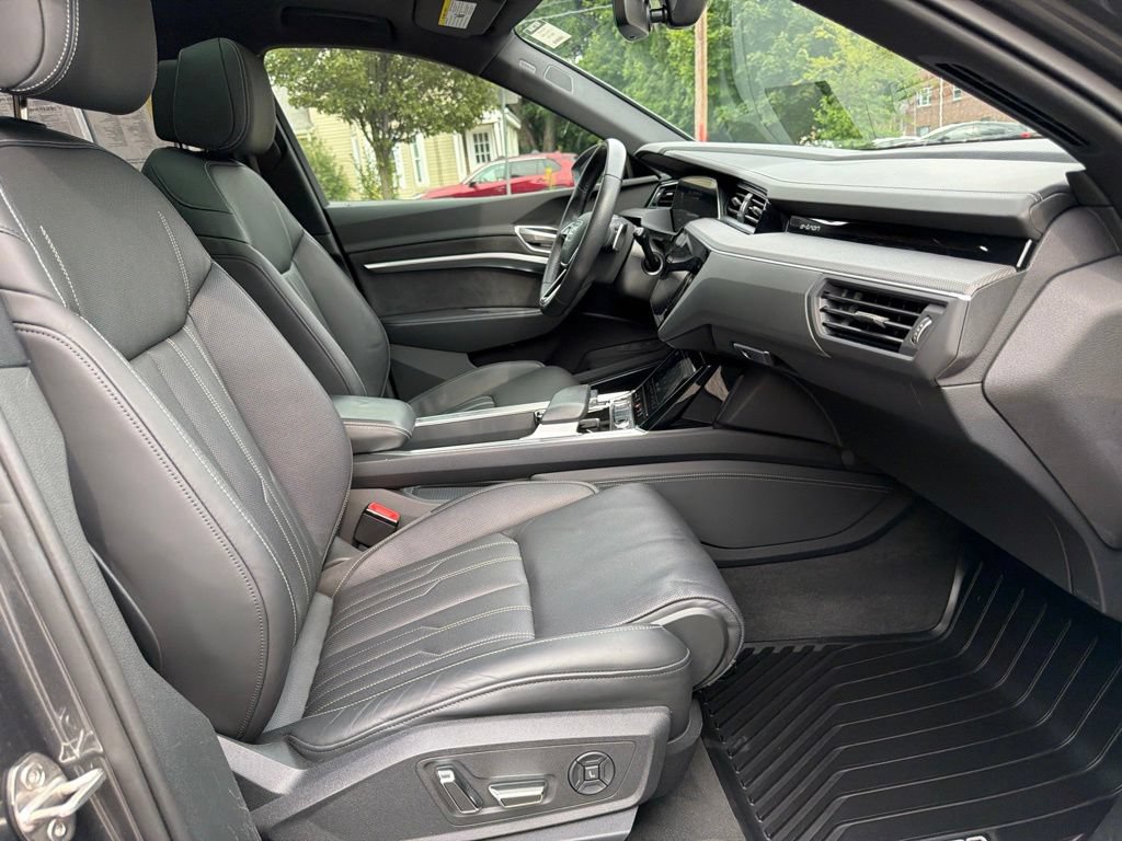 Used 2023 Audi e-tron S Prestige AWD/4WD image 32