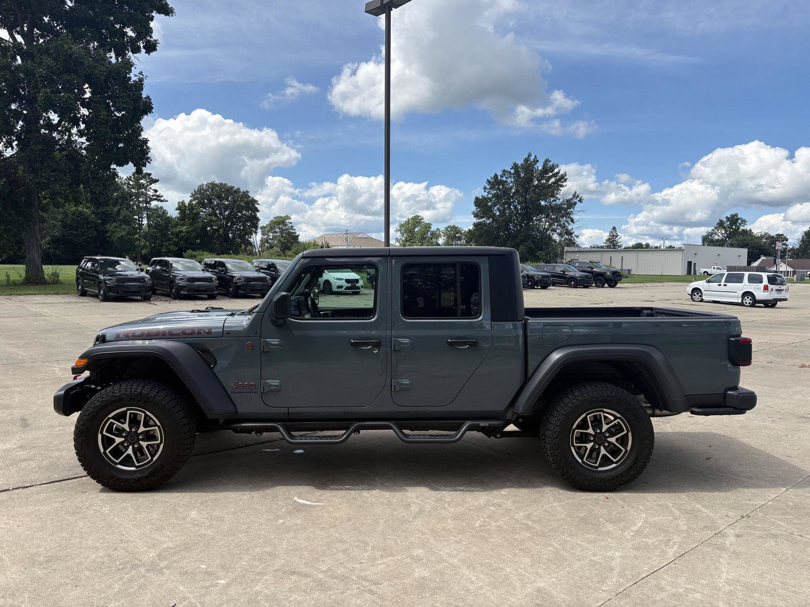 Used 2024 Jeep Gladiator Rubicon w/ Technology Group AWD/4WD image 21