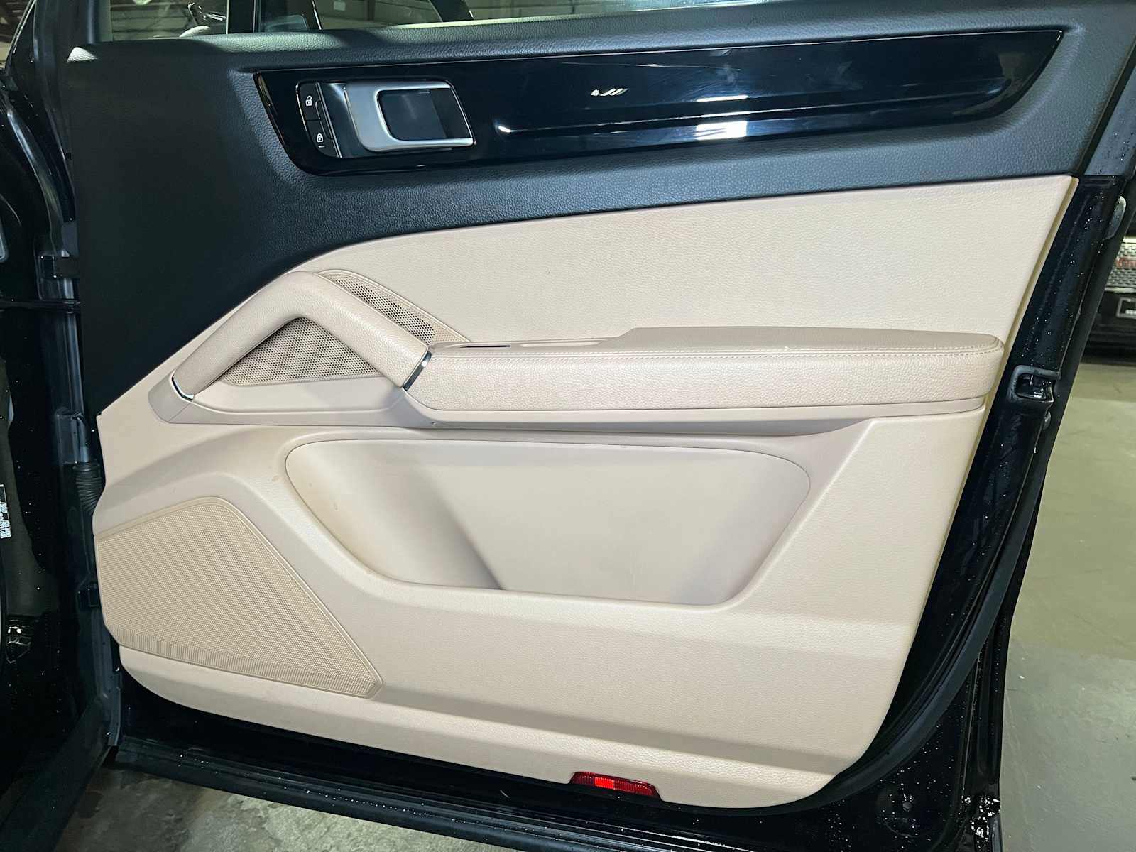 Used 2023 Porsche Cayenne image 10