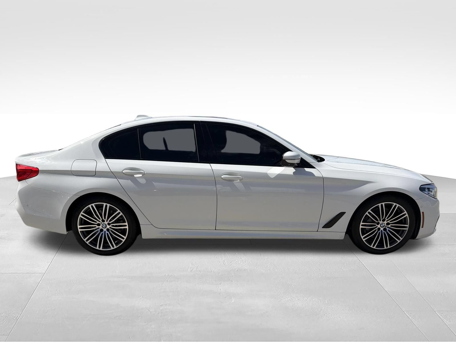 Used 2019 BMW 530i xDrive w/ M Sport Package AWD/4WD image 4
