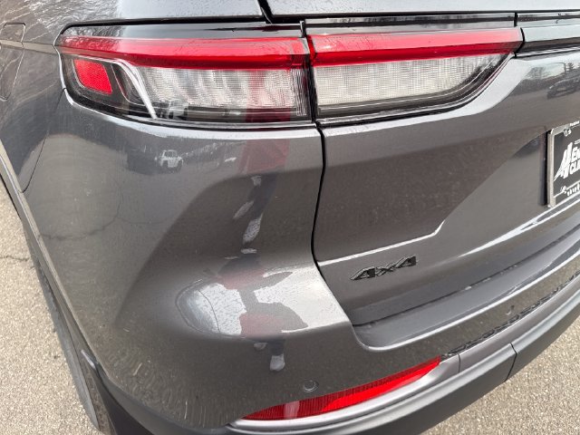 New 2026 Jeep Grand Cherokee Altitude AWD/4WD image 12