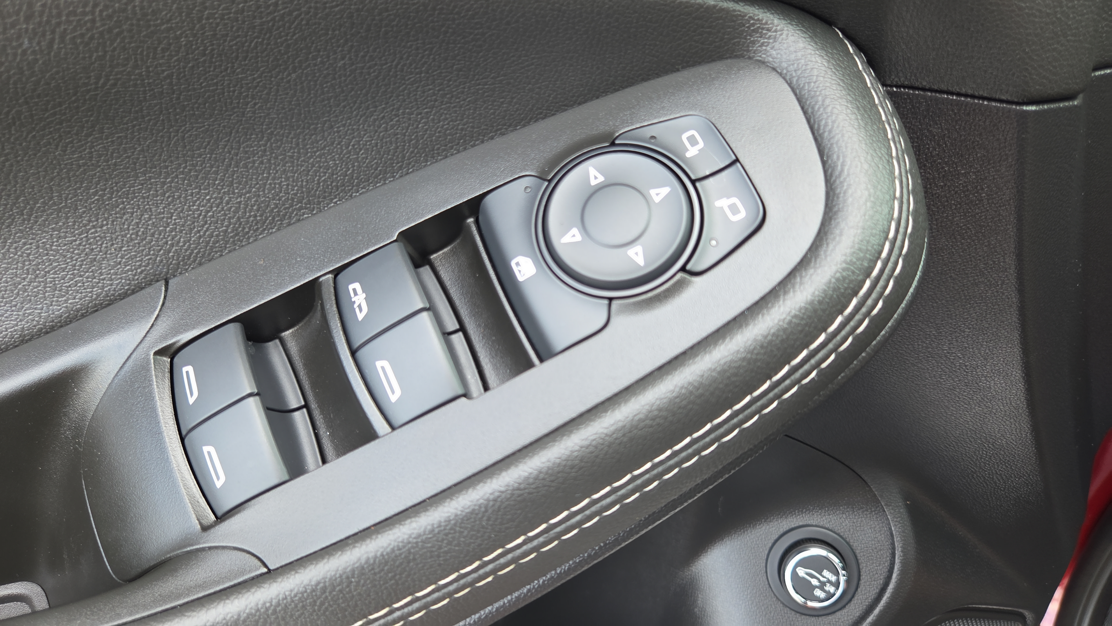 Used 2023 Buick Encore GX Essence w/ Experience Buick Package FWD image 29