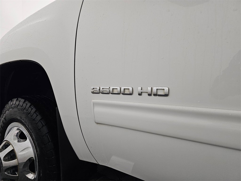 Used 2011 GMC Sierra 3500 SLT w/ SLT Convenience Package image 21