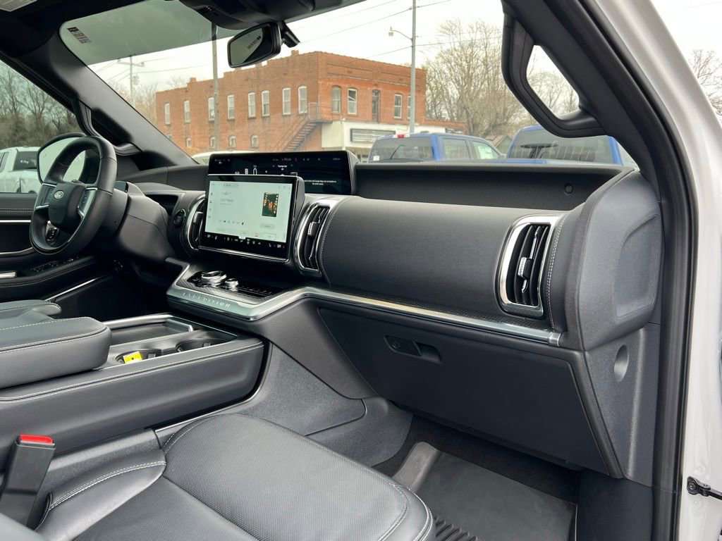 Used 2025 Ford Expedition Platinum w/ Stealth Performance Package image 23