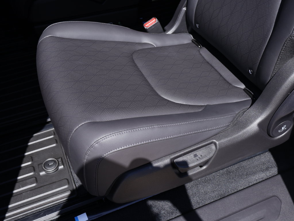 New 2027 Kia Carnival SX w/ Dark Edition Package FWD image 14