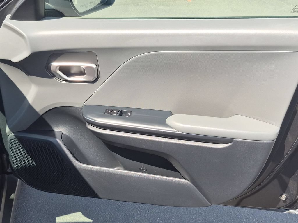 Used 2025 Kia K4 FWD image 33