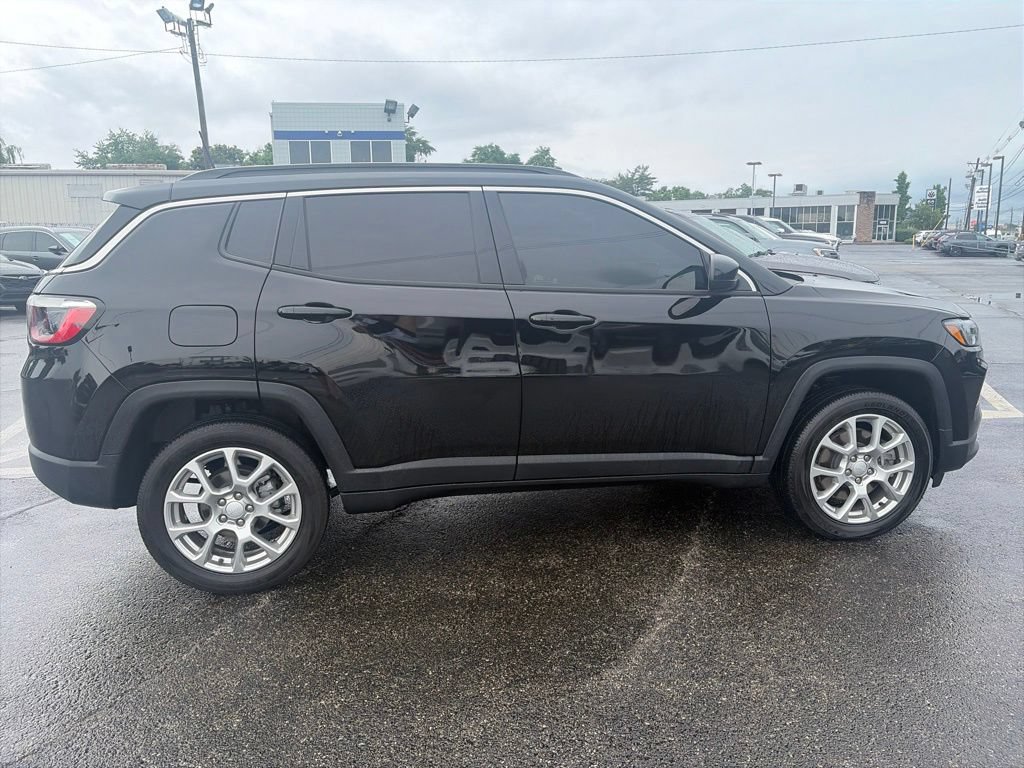 Used 2024 Jeep Compass Latitude AWD/4WD image 8
