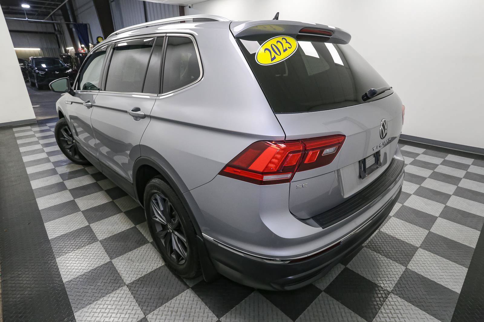 Certified 2023 Volkswagen Tiguan SE AWD/4WD image 11