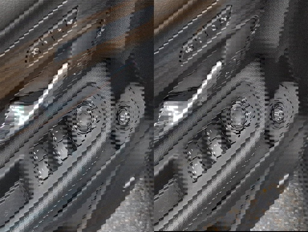 Used 2018 GMC Terrain Denali w/ Advanced Safety Package image 17