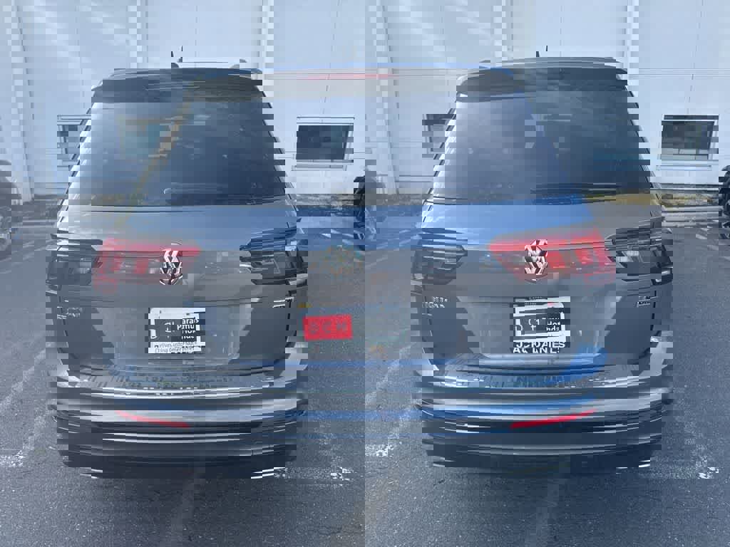 Used 2021 Volkswagen Tiguan SE R-Line AWD/4WD image 11