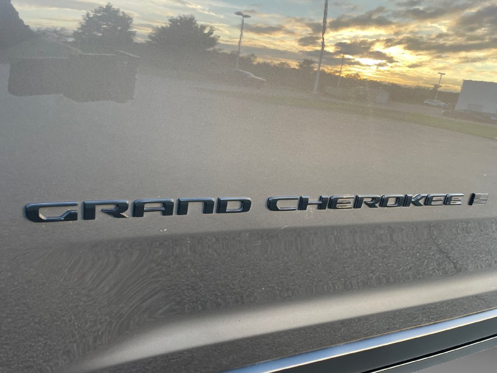 Used 2023 Jeep Grand Cherokee Altitude AWD/4WD image 18