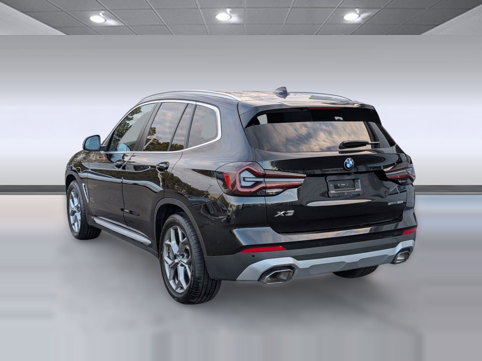 Used 2024 BMW X3 sDrive30i w/ Premium Package image 3