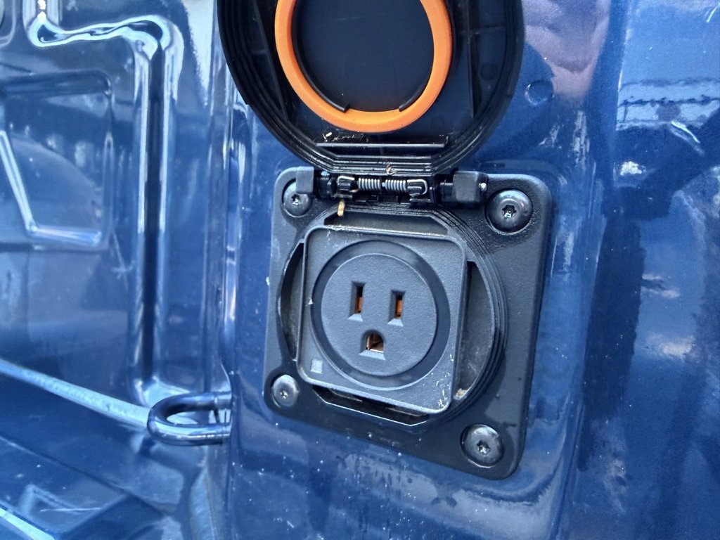 Used 2023 GMC Sierra 1500 SLE image 10