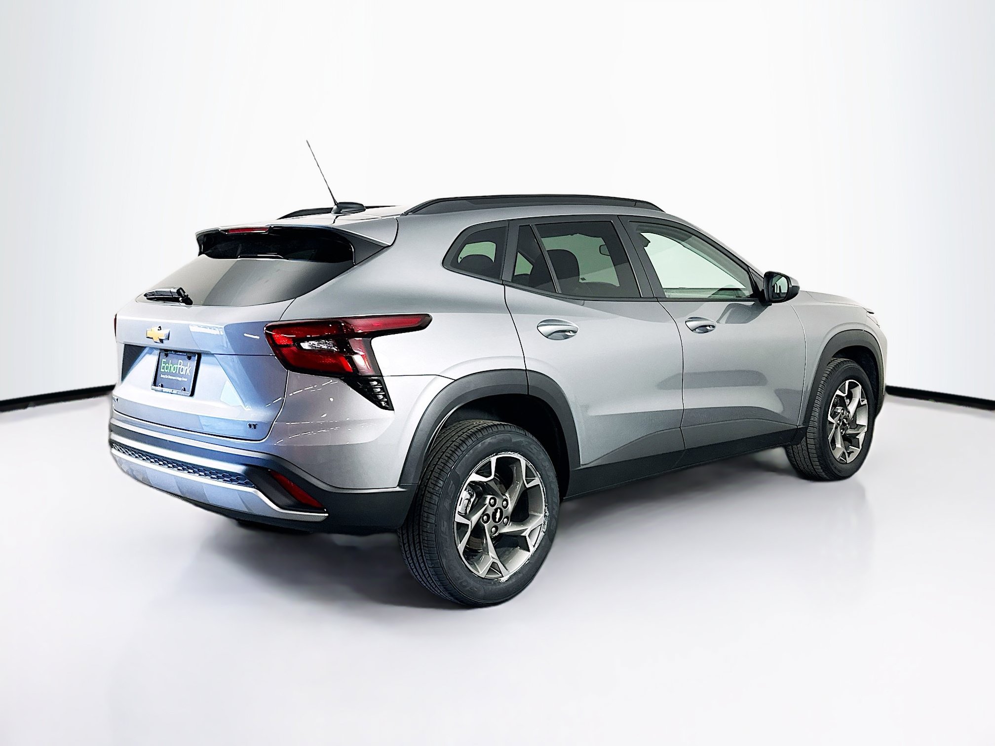 Used 2025 Chevrolet Trax LT FWD image 9