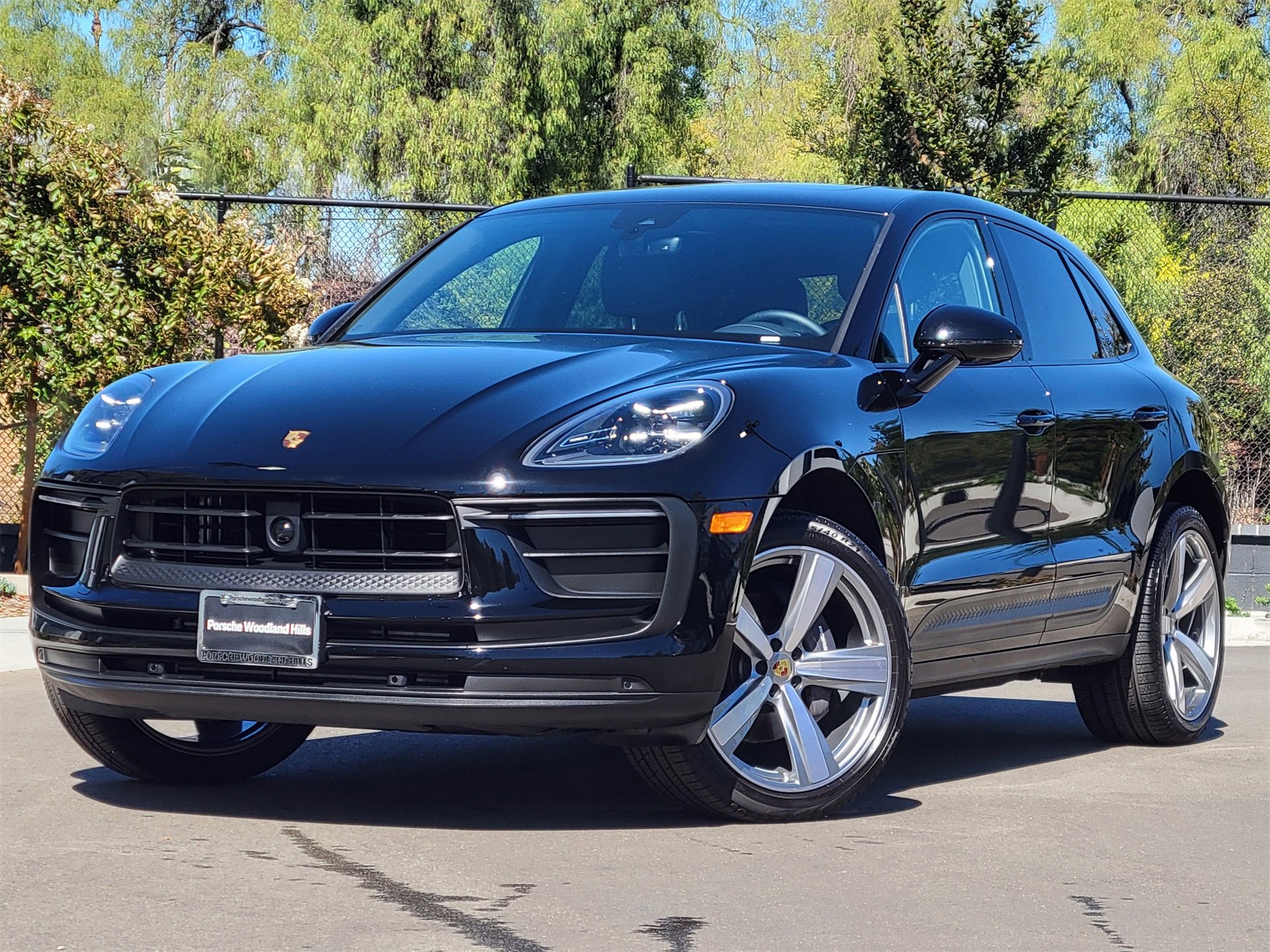 Certified 2025 Porsche Macan image 1